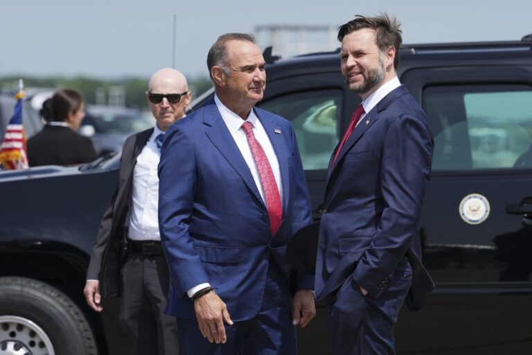 Sagging poll ratings, soaring gas prices put GOP in a fix for keeping US House control